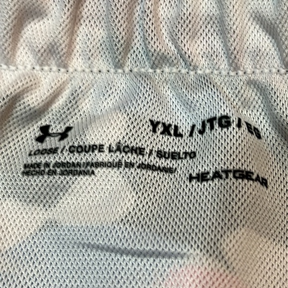 Girls Play Up Under Armour Printed Shorts (XL) - Picture 6 of 8